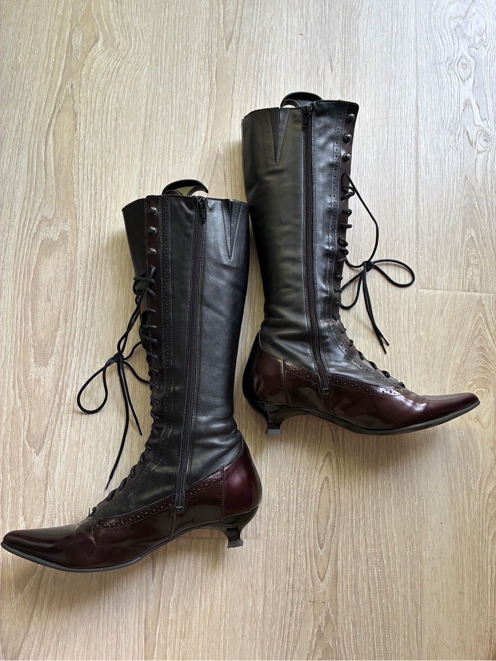 FLUEVOG- Half Truth Sherry, Black and purple Leather Lace-Up tall boots, size 9 - Picture 4 of 16